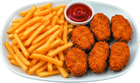 Knusprige Nuggets mit Pommes und Ketchup